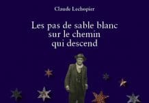 Les pas de sable blanc sur le chemin qui descend Les pas de sable blanc sur le chemin qui descend